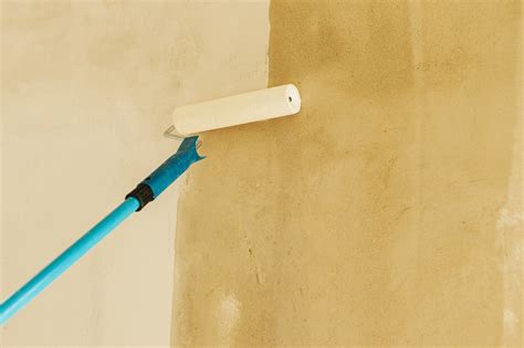 Infographic: overzicht van voorstrijken, lijmsoorten en waterdichtingsset