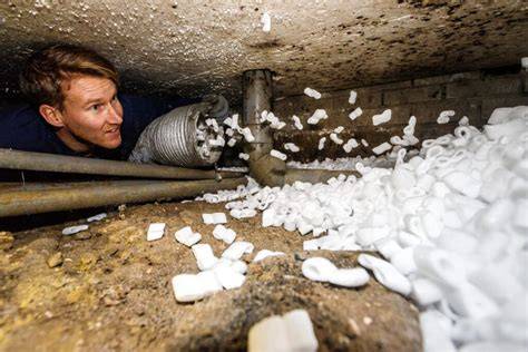 Foto's van kruipruimte met Drowa chips en thermokussens