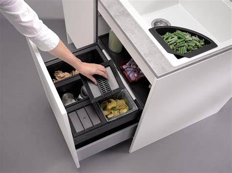 Blanco afvalsystemen en accessoires in verschillende configuraties