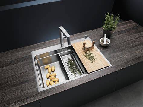 Keukeninrichting met Blanco spoelbakken en accessoires