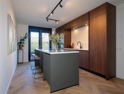 Visualisatie: opstelling 120 cm blok met bovenkasten en eiland