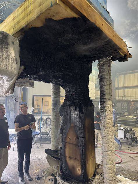 Foto van professioneel inbranden van bitumennaad