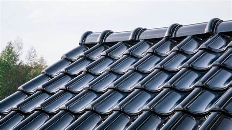 Foto: voorbeeld van dakpannen met geïntegreerde panelen