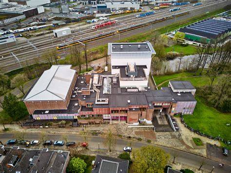 Plaatje van het Huygenshuis en het huidige complex