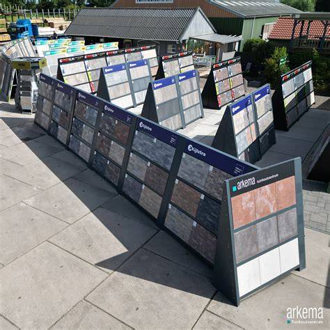 Hoogwaardig assortiment keramische en betontegels in showroom Assen