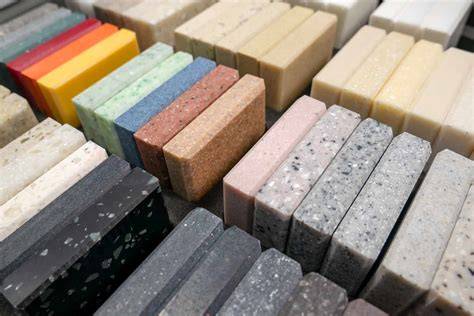 Infographic: Vergelijking materiaalkeuzes voor fonteinsets (keramiek, natuursteen, beton, solid surface, composiet)