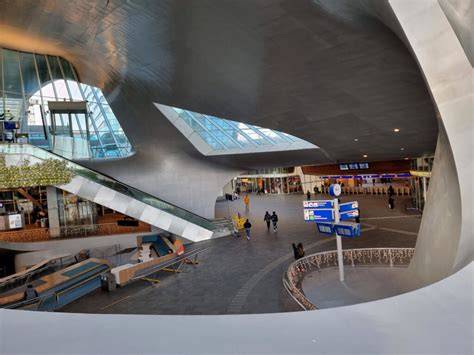 Infographic: overzichtskaart van Arnhem Centraal OV-Terminal met hoofdstructuren zoals Fronttwist, Flip, Backtwist en de Trein-/Busverbinding