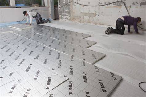 Foto: installatiewerkzaamheden met PIR en EPS demonstratie