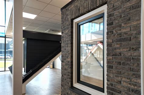 Kunststof kozijnen voorbeelden in showroom