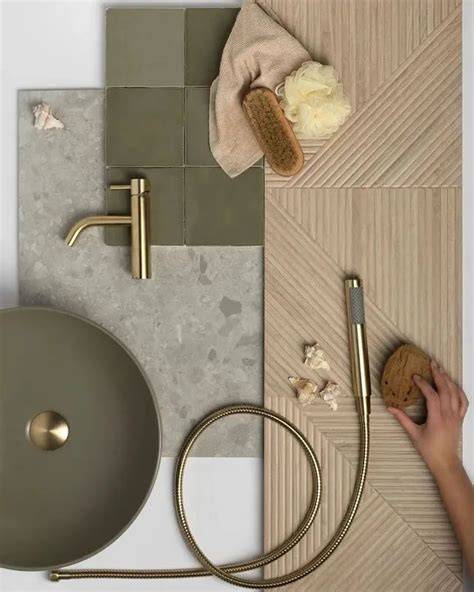 Zolderbadkamer moodboard met lichte tinten en grote tegels