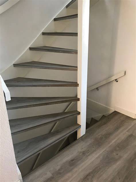 Voorbeelden van traprenovaties met PVC: open en dichte trappen
