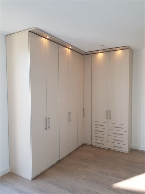 Afbeelding: hoekkasten op maat tot plafond