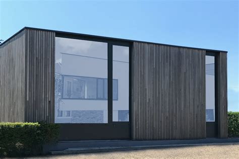 Voorbeeld van combinaties: houten gevelbekleding met metaal en glas