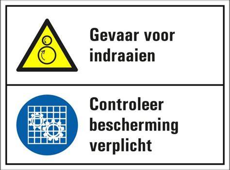 Infographic over injectiesysteem voor boktorbestrijding: 5-6 mm boorgaten, injectieplugs en gerichte vloeistoftoevoer