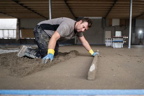 Infographic: Vlot verloop van zandcement dekvloer van voorbereiding tot droogfase