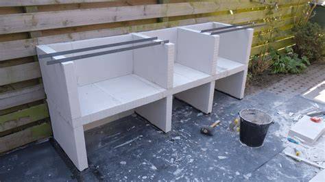 Infographic: materialen en stappenplan voor buitenkeuken van beton
