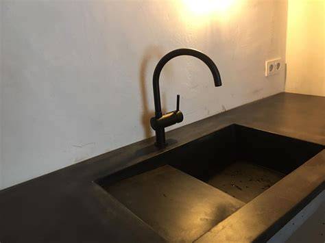 Foto van gestort betonnen aanrechtblad in mal
