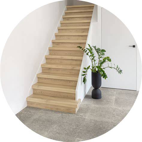 Praktische lay-out van trap met Quick-Step trapcovers en Incizo-profiel