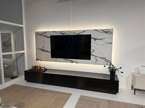 Diagram: vergelijking van wandpaneel en plafondplaat met verlichting