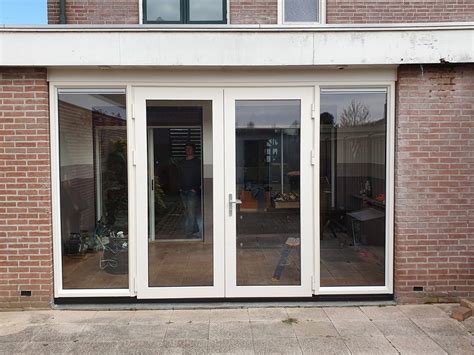 Showroominzicht Deventer met meerdere deuren en kozijnen