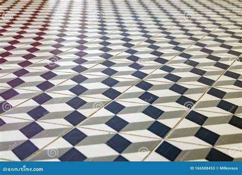Close-up van geometrische retro tegels in zwart-wit