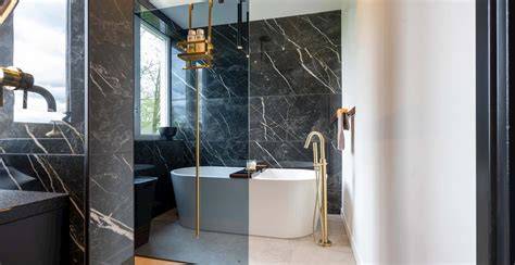 Installatietips voor marmer en hout in de badkamer