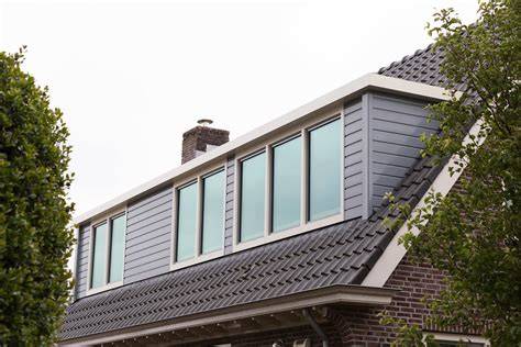 Infographic over Knipping hybride dakkapel: kunststof binnen, aluminium buiten