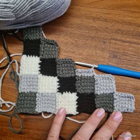 Foto: afgewerkt tunisch kussen met entrelac blokken