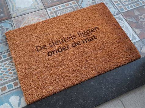 preventie afbeelding met meubelviltjes en deurmat