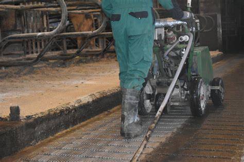 Infographic: Hoe werkingsmechanismen van antislip coatings en opruwen samenwerken om stroevere tegels te creëren