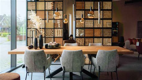 Impressie van showroom en voorraad bij LaminaatOutlet Friesland
