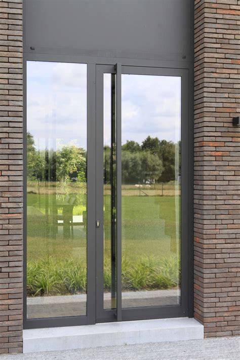 Voorbeeld: moderne groene voordeur met glas en aluminium