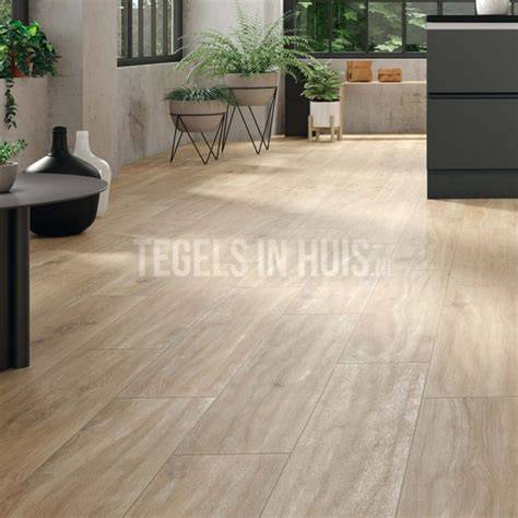 Voorbeeld van keramisch parket en houtlook tegels
