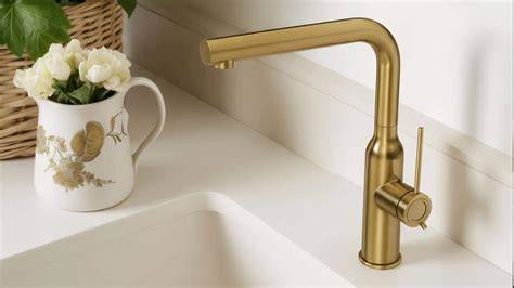 Close-up: gouden kranen en warme materialen
