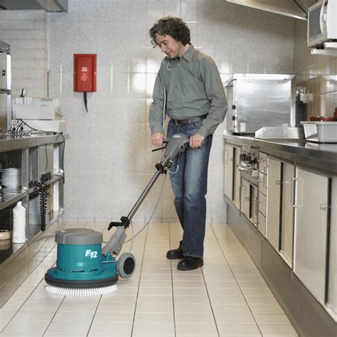 High-speed poetsmachine die een linoleum vloer opwrijft