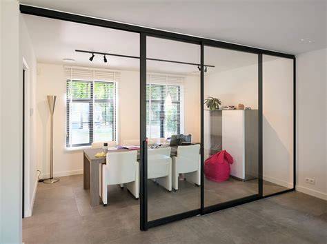 Schuifdeuren en compacte toiletoplossingen