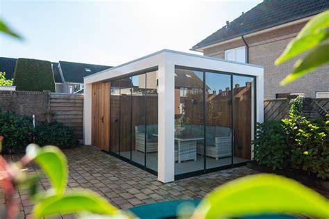 Afbeelding: plat dak met overkapping in moderne stijl