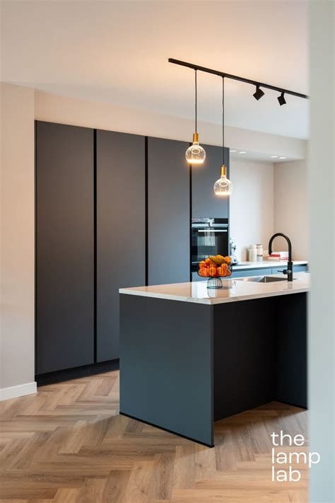 Verlichtingsplan voor eethoek en keuken (hanglampen, spots, indirect licht)