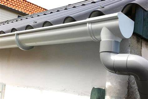 Diagram: waterafvoer van dakgoot naar regenpijp