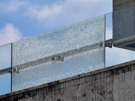 Variatie: glas, staal en hittebestendige stenen