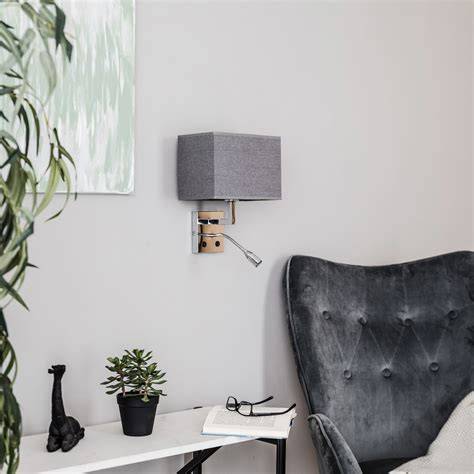 Voorbeelddecor: grijs palet met planten en textiel