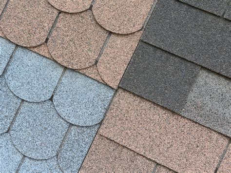Infographic: verschillende vormen en kleuren dakshingles + toelichting per lijn.