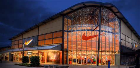 infographic: overzicht van Nike Factory Store-concept en duurzaamheidsprestaties