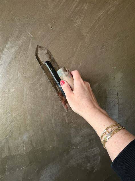 Stappen betonlook aanbrengen met troffel