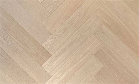 Foto: Voorbeeld van een visgraat multiplank vloer
