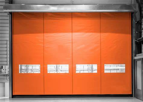 Industriële deuren in verschillende configuraties en materialen