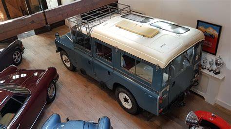 Voorbeeld van teermatjes in dakisolatie voor een klassieke Land Rover