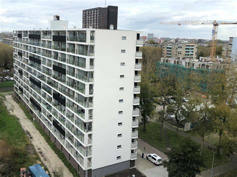 Foto’s van De Silo in Dronten en Prinsessenflats in Rotterdam