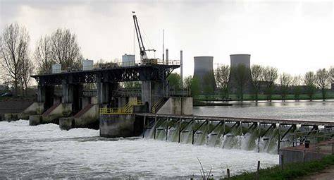 Diagram: Verdeling van sluizen en stuwen langs Maastricht-Belfeld