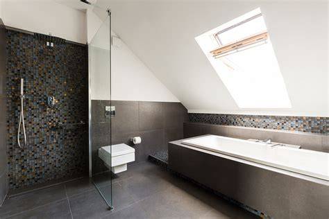 Foto: Voorbeelden van dakraamposities in badkamers